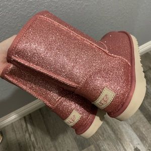 Size 5 Women’s glitter Uggs NEW without box